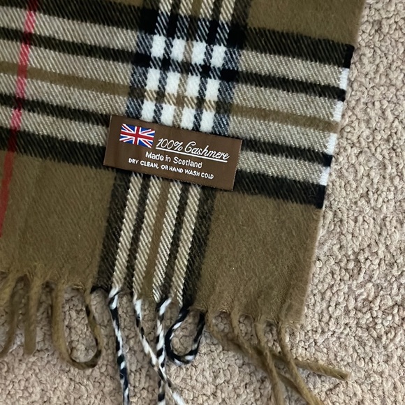 Plaid scarf - Picture 2 of 2